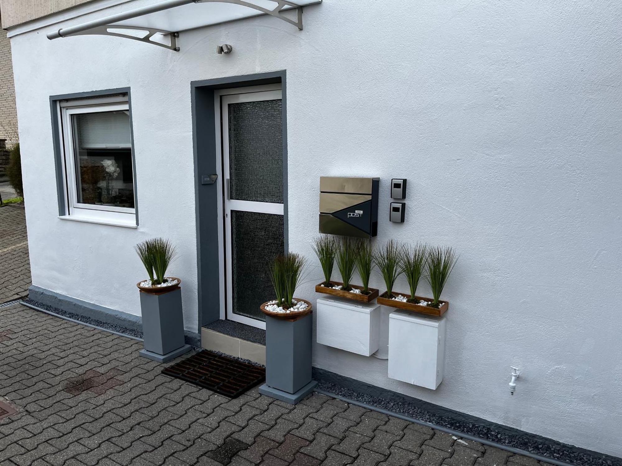 Beste Lage In Bochum Sehr Hochwertige, Individuelle Wohnung Als Hotelalternative Mit Suedterrasse, Pkw-Stellplatz, Wallbox U.V.M. المظهر الخارجي الصورة