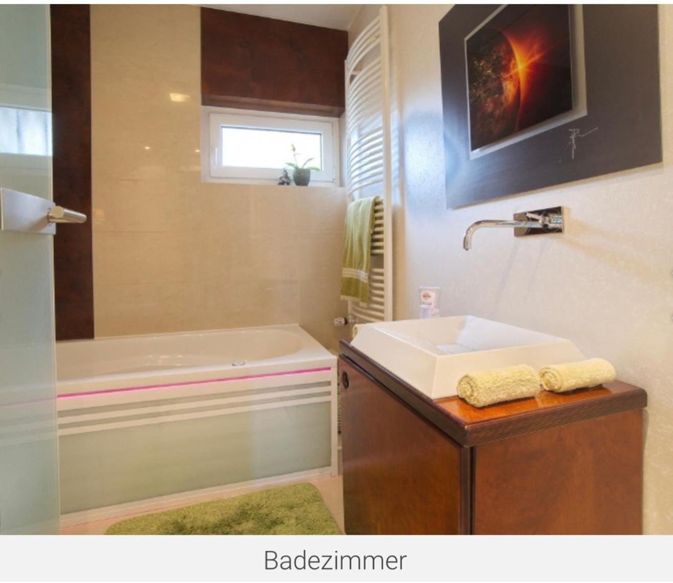 Beste Lage In Bochum Sehr Hochwertige, Individuelle Wohnung Als Hotelalternative Mit Suedterrasse, Pkw-Stellplatz, Wallbox U.V.M. المظهر الخارجي الصورة